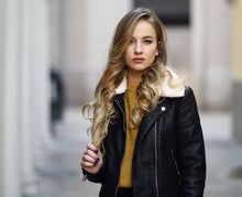 Cargar imagen en el visor de la galería, *Black Bomber Jacket