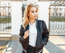 Cargar imagen en el visor de la galería, *Metallic Cropped Jacket